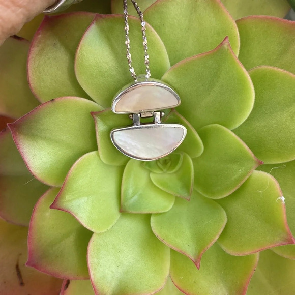 Sterling and Pearl double crescent pendant necklace - Picture 3 of 8